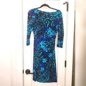 BEAUTIFUL FLORAL DRESS. Stretchy with ruching on waist. Size small.